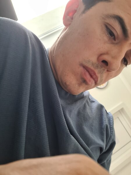 Brunet caut partenera.