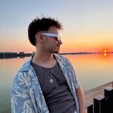 Brunet caut partenera